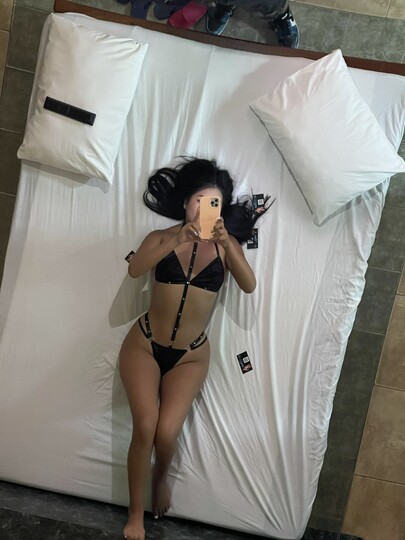 Faviane escort